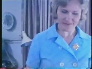 Chica con anciano po ...