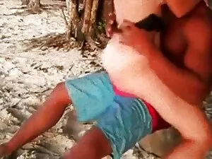 Mujer árabe chupando ...