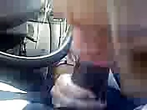 Mujer madura y chico ...